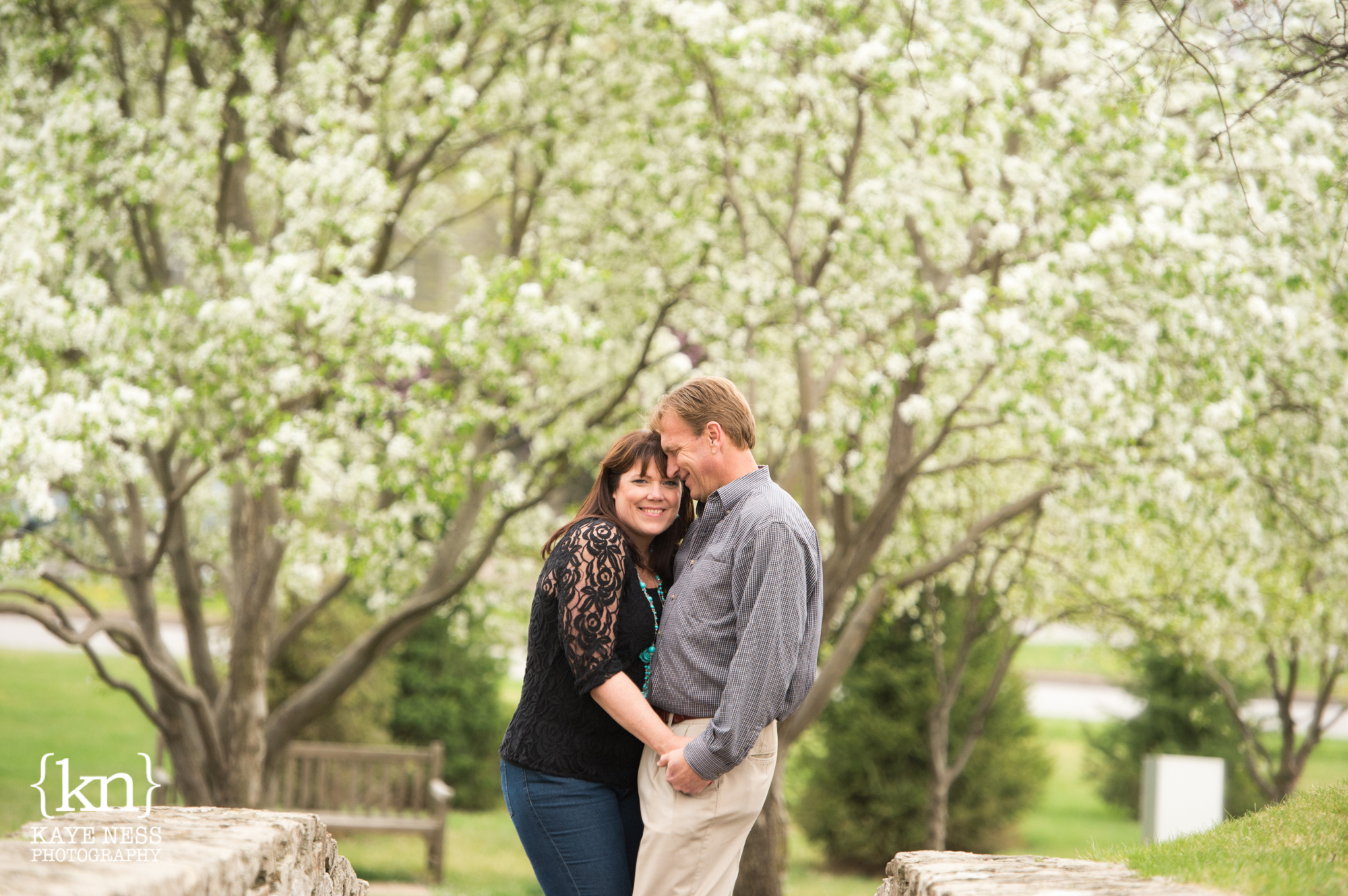 spring engagement photography ideas